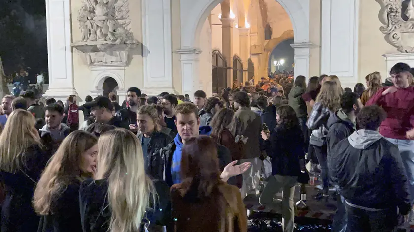 La movida al Portello. Una nuova ordinanza introduce divieti e indicazioni