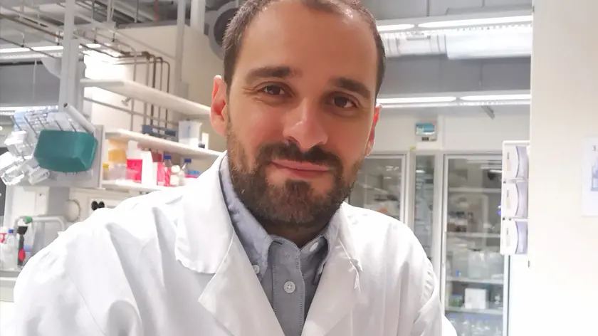 Giovanni Sorrentino nel suo laboratorio