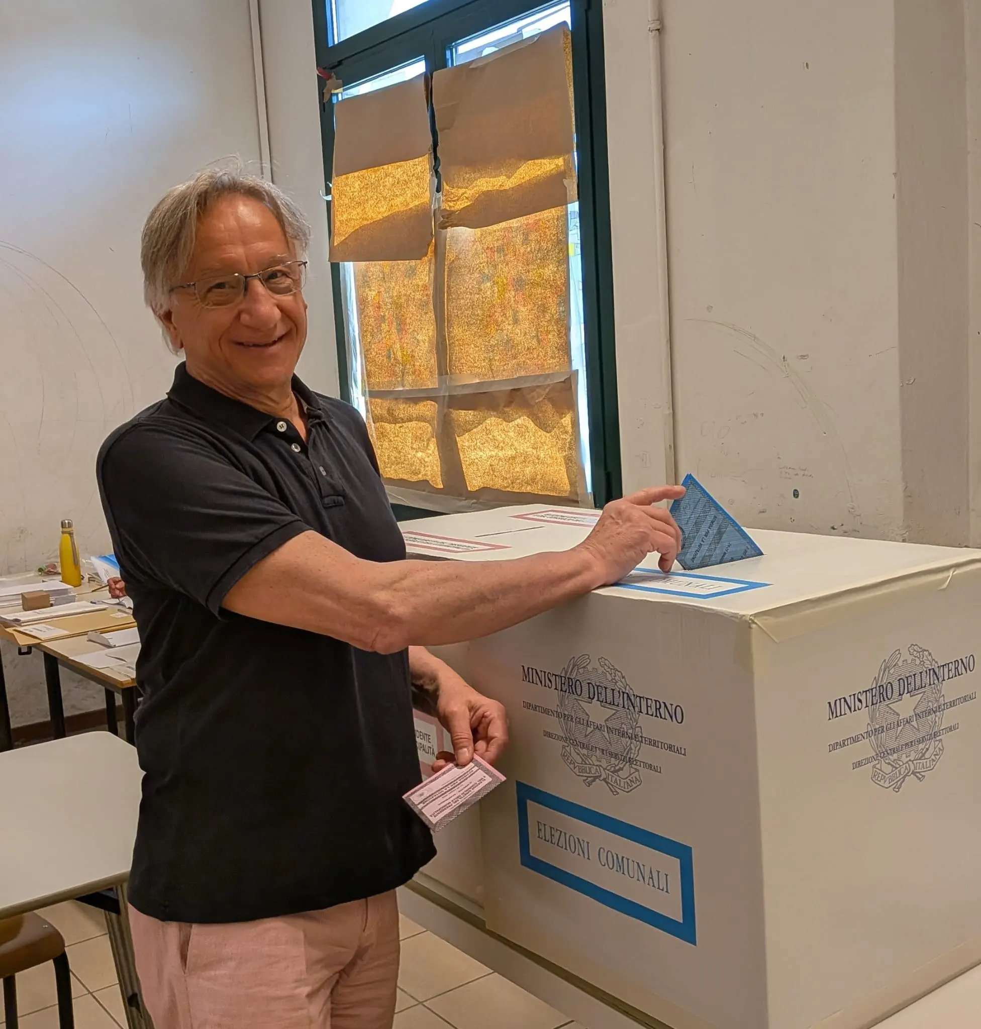 Sette degli otto candidati alla fascia di primo cittadino di Venezia hanno votato nella mattinata della prima giornata di voto, domenica 24 maggio, ciascuno nel proprio seggio tra il centro storico e Mestre. L'unico candidato a non essere residente nel Comune lagunare è Roberto Agirmo di Resistere Veneto.