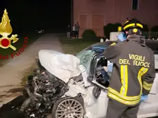 I soccorsi prestati dai vigili del fuoco subito dopo l’incidente