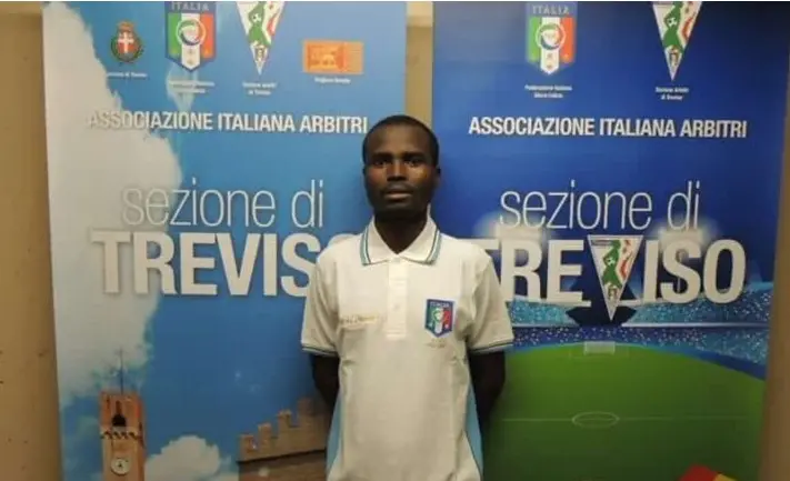 Insulti razzisti al guardalinee africano, ultrà patteggia otto mesi