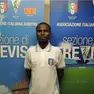 Il guardalinee Francis Kouassi Amon vittima degli insulti