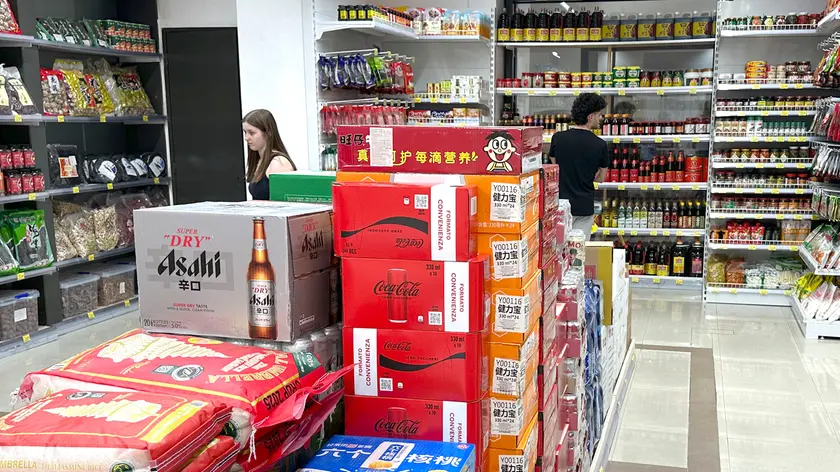 Il nuovo supermercato cinese aperto in corso del Popolo a Padova