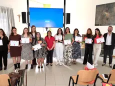 La consegna dei diplomi del corso di formazione per operatrici nelle fabbriche