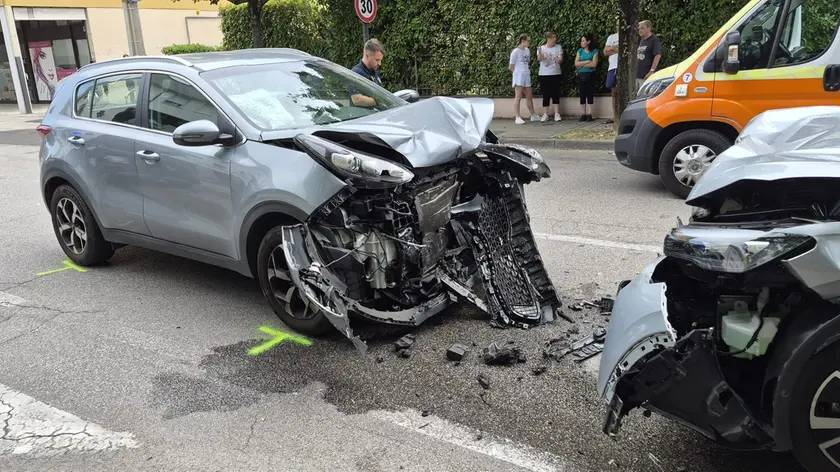 I due veicoli coinvolti nello scontro frontale