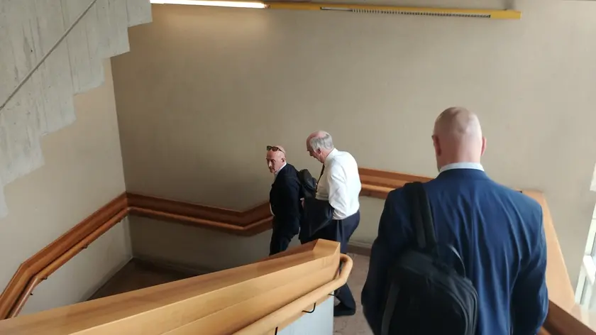 A sinistra Saldini con gli avvocati Maurizio e Massimiliano Paniz giovedì a palazzo di giustizia
