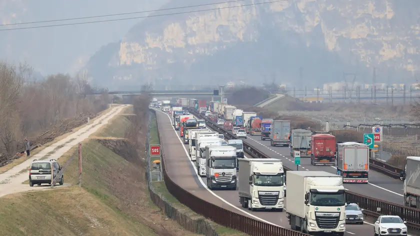 Sabotaggio alla linea ferroviaria del Brennero, ritardi e cancellazioni sui treni