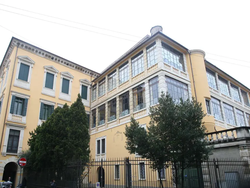 L'esterno del palazzo vescovile