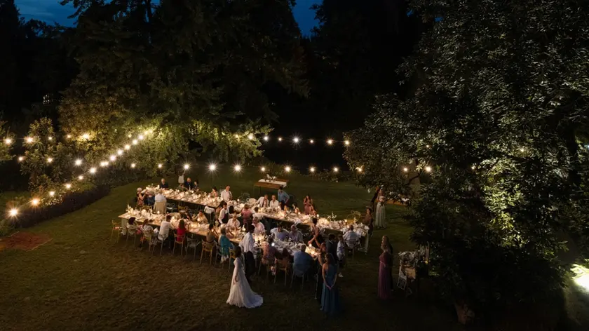 Un matrimonio con sposi e invitati a Ca’ Lozzio