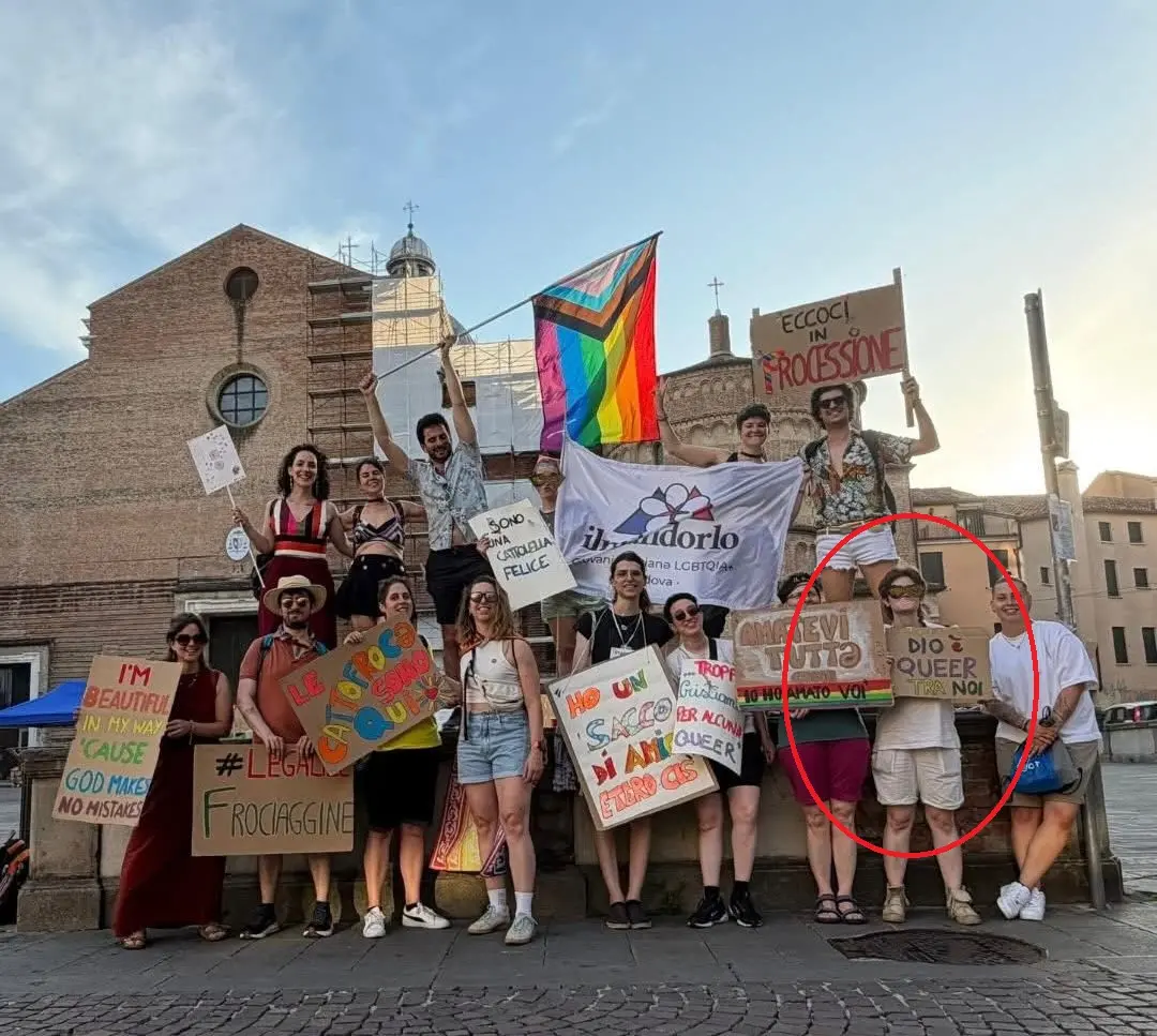 Padova Pride, il vescovo sui cartelli “Dio è queer”: «Sono in imbarazzo»