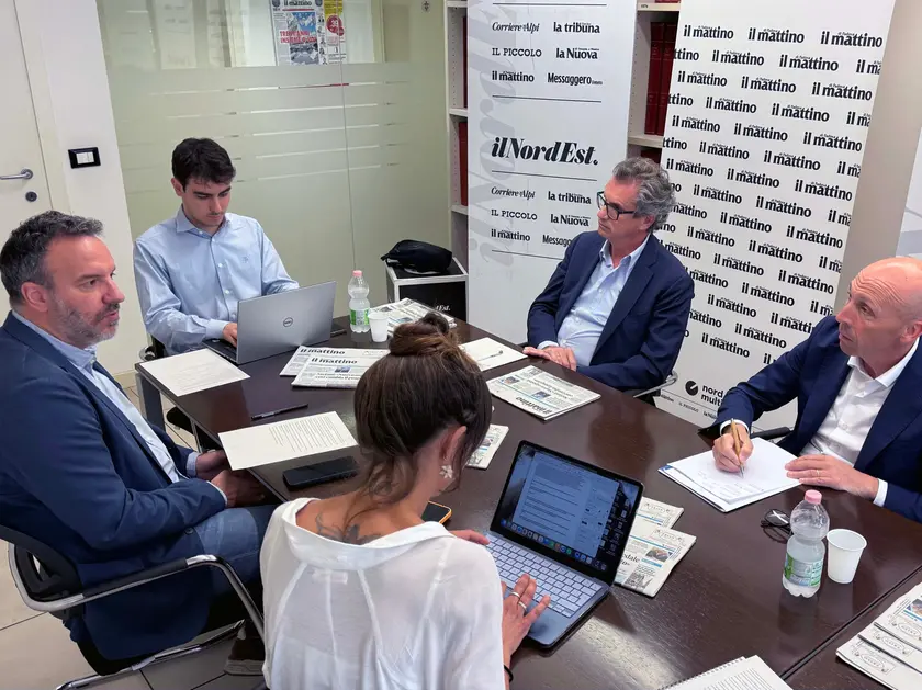 Franco Ennio e Stefano Peraro sono stati ospiti della redazione del “mattino” per un confronto in vista del ballottaggio di domenica e lunedì. Il dibattito è stato moderato dai giornalisti Nicola Cesaro, Giada Zandonà e Lorenzo Borghero