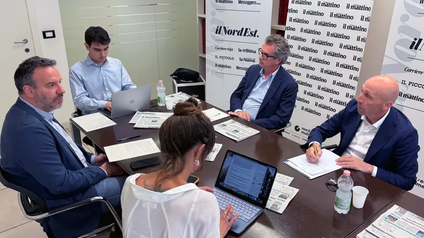 Franco Ennio e Stefano Peraro sono stati ospiti della redazione del “mattino” per un confronto in vista del ballottaggio di domenica e lunedì. Il dibattito è stato moderato dai giornalisti Nicola Cesaro, Giada Zandonà e Lorenzo Borghero