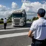 Fugge all'alt della polizia in camion (foto archivio)