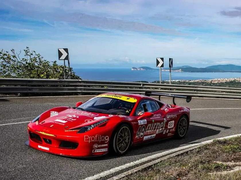 Rubata una Ferrari 458 nel Brindisino, indagano i carabinieri