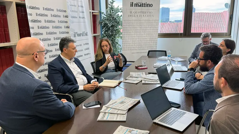 https://images.mattinopadova.it/view/acePublic/alias/contentid/1rm7cr8xmikf0t6t1rr/0/copia-di-copy-of-malfitano-agenzia-bianchi-padova-forum-in-redazione-con-daniela-mapelli.webp?f=16%3A9&amp;w=840