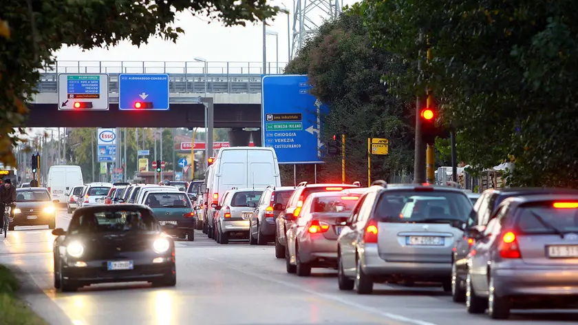 Traffico e sempre più camion nelle strade di Padova: «Serve 