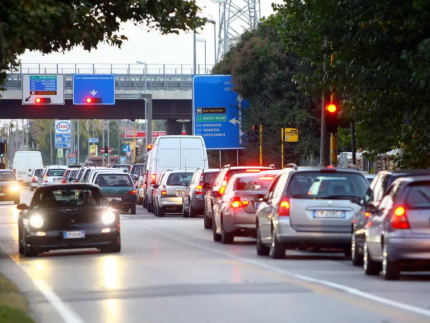 Un ingorgo di traffico in via Guizza