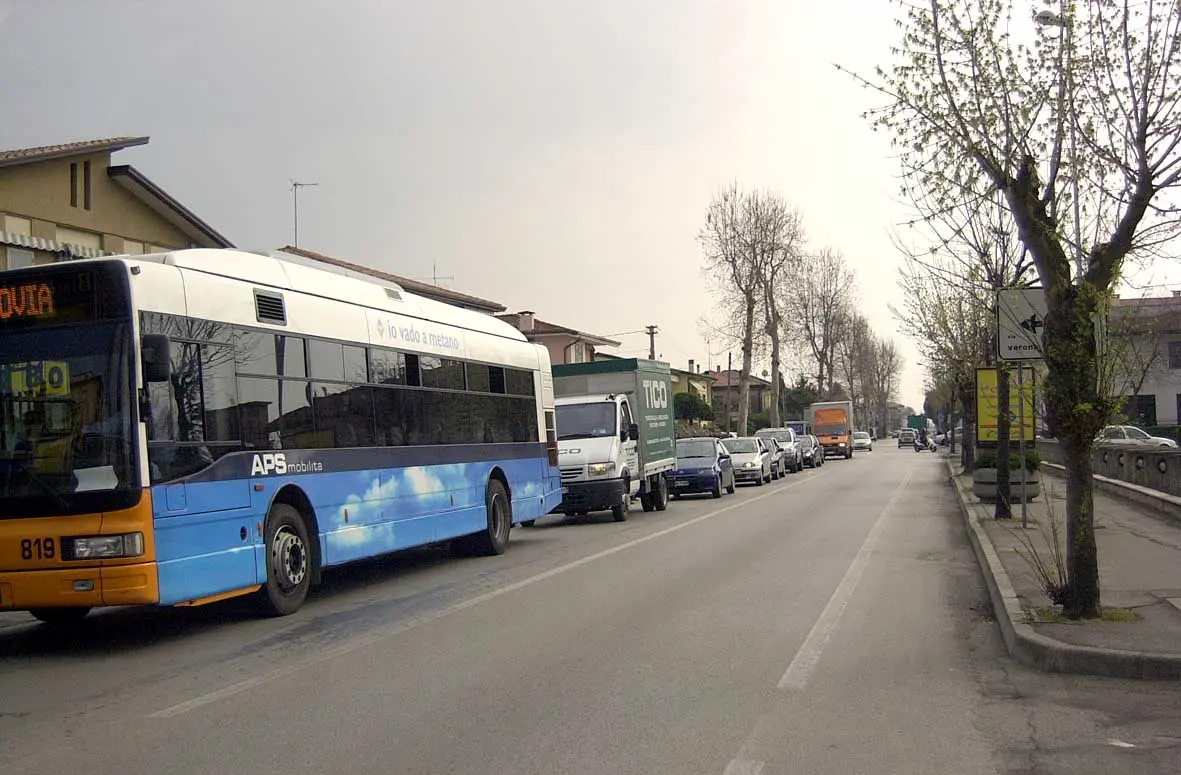 Autobus in via Roma ad Albignasego