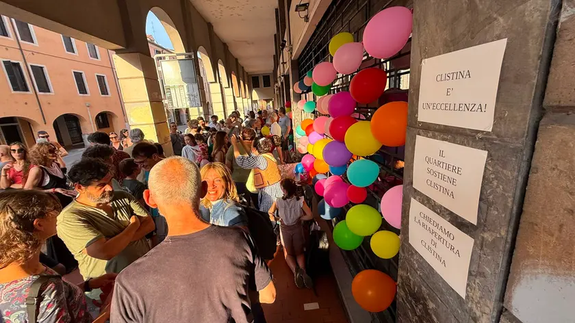 Protesta al Portello per la chiusura del Bar Clistina