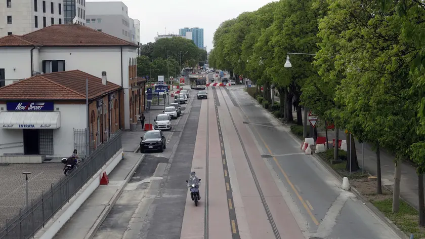 Cantieri del tram, via Tommaseo e via Venezia tornano a dopp