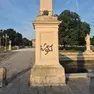 Una delle colonne vandalizzate in Prato della Valle, Padova