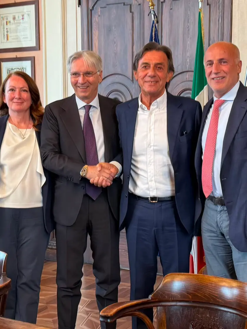Calcio Padova, la conferenza stampa in Comune: al centro (a sinistra) Alessandro Banzato e (a destra) Sergio Giordani