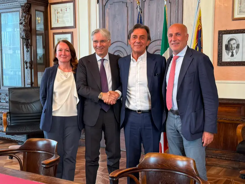 Calcio Padova, la conferenza stampa in Comune: al centro (a sinistra) Alessandro Banzato e (a destra) Sergio Giordani