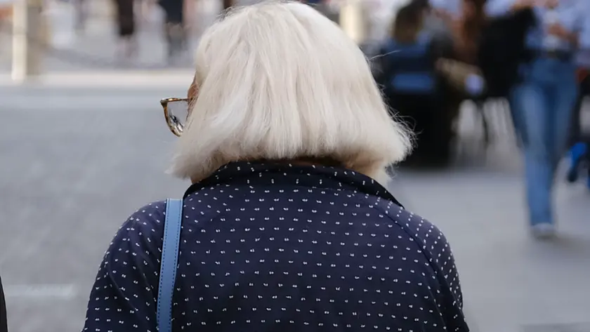 L’anziana è stata colta alla sprovvista e derubata della collana