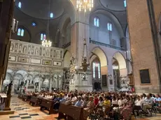 Fedeli nella Basilica del Santo