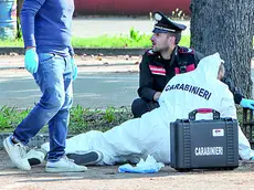 I carabinieri del Ris sul luogo del delitto della Baita al Lago