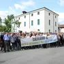 Una manifestazione di protesta davanti alla sede del Parco Colli a Este