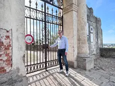 Il sindaco Franco Ennio provvede all’apertura del percorso