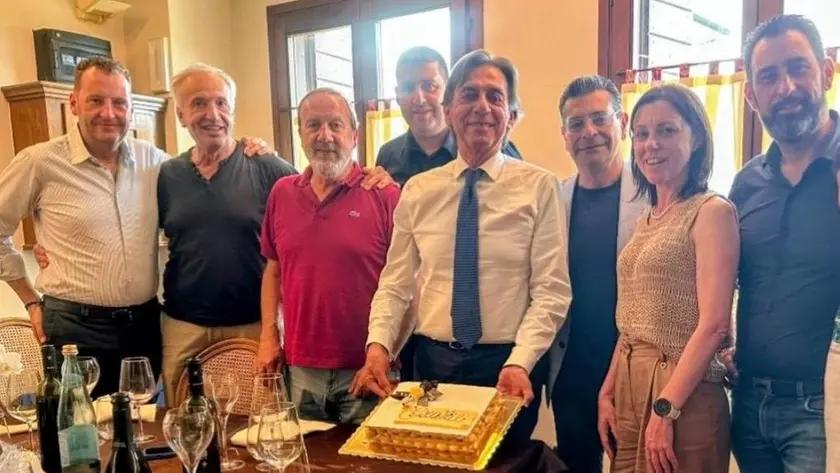 Sergio Giordani a pranzo con alcuni consiglieri (foto pubblicata da Marcello Marchioro sui social)