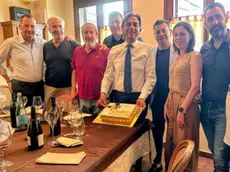 Sergio Giordani a pranzo con alcuni consiglieri (foto pubblicata da Marcello Marchioro sui social)