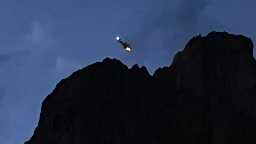 L'intervento dell'elisoccorso sulla Seconda Torre del Sella