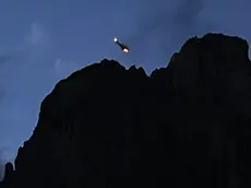 L'intervento dell'elisoccorso sulla Seconda Torre del Sella