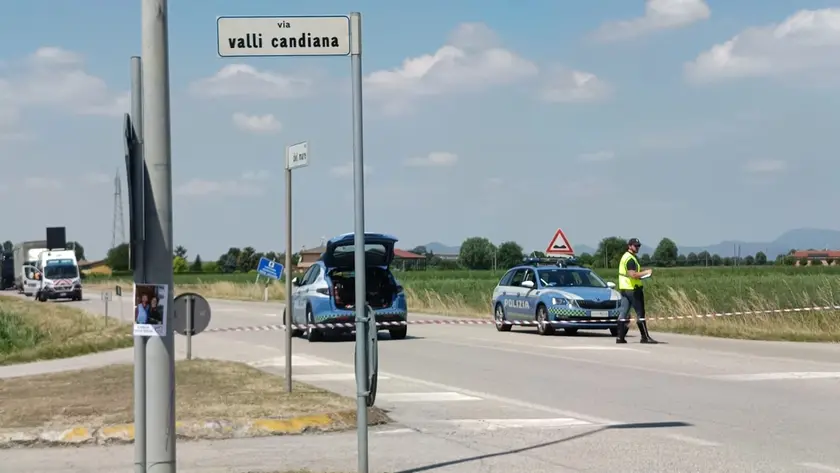 Il punto dell'incidente lungo la Monselice Mare a Candiana (foto Livieri)