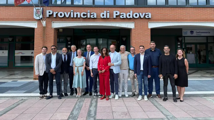 Alcuni degli eletti del centrodestra con esponenti provinciali e regionali dei partiti