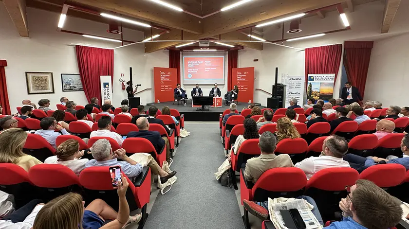 https://images.mattinopadova.it/view/acePublic/alias/contentid/1rx0jc2xcfnk6806l80/0/copia-di-copy-of-copia-di-copy-of-piana-fotopiran-lozzo-atestino-aziende-bassa-padovana.webp?f=16%3A9&amp;w=840