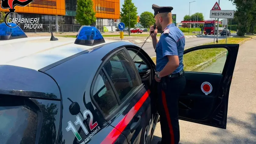 Quando il padre ha scoperto la droga del figlio ha subito chiamato i carabinieri