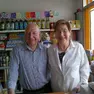 I coniugi Giuseppe e Graziella De Franceschi, titolari del negozio alimentare di San Lazzaro