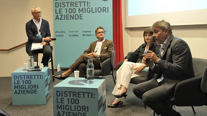 https://images.mattinopadova.it/view/acePublic/alias/contentid/1s164n4pxfcqvousdrw/0/copia-di-copy-of-piana-fotopiran-lozzo-atestino-distretti-100-aziende-secondo-panel.webp?f=16%3A9&amp;w=840