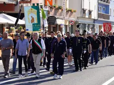 La sfilata per le vie di Tarvisio insieme ai minatori delle delegazioni europee Foto Siega