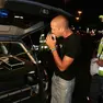 Il 45enne è sceso dall’auto per controllare i danni e ha trovato le forze dell’ordine sul posto