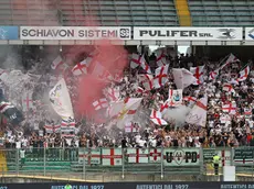 Tifosi in curva all'Euganeo
