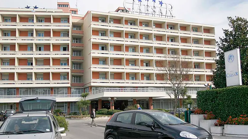 L'ex Hotel Ceasar verrà abbattuto con l'esplosivo