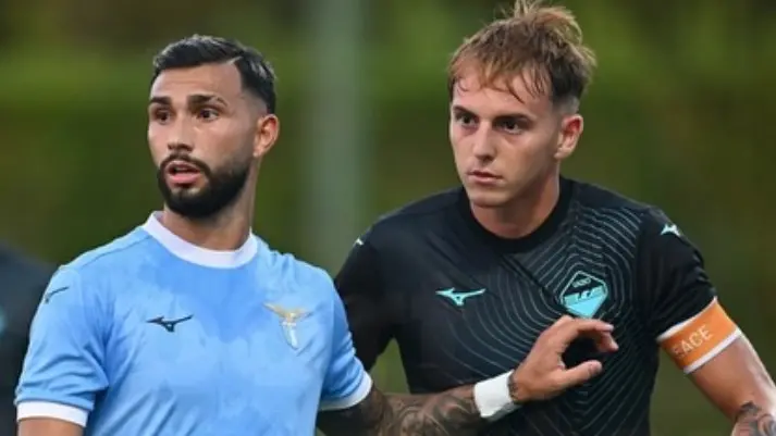 Bordoni, a destra, qui con la Lazio in marcatura sul Taty Castellanos