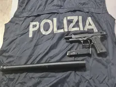 La pistola sequestrata ai ragazzi