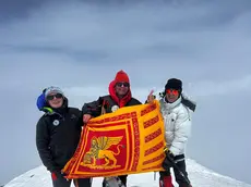 Due immagini dell’impresa sull’Elbrus di Valmassoi con Padrin e Bado