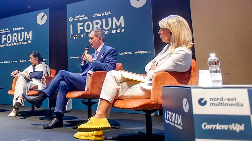 Da sinistra Maria Rosaria Anna Campitelli, Ad di Cav, Diego Cattoni, Ad di A22 Autostrada del Brennero ed Elisabetta Pellegrini, coordinatore della Struttura tecnica di missione del Mit ieri al Forum Infrastrutture a Padova